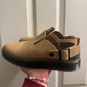 Dr. Martens Carlson Slingback Mule - Savannah Tan E.H. Suede